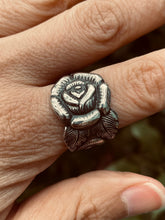 Load image into Gallery viewer, Beautiful Rose Spoon Ring